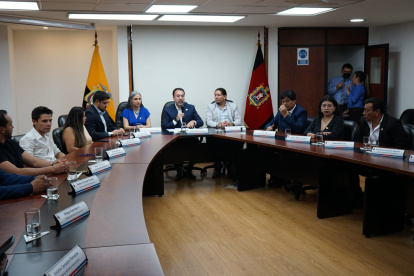 Rueda de prensa del Consejo Metropolitano de Quito sobre proceso de fiscalización del metro de Quito.