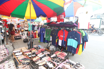 Comercio.- Puestos de personas que trabajan en la informalidad.