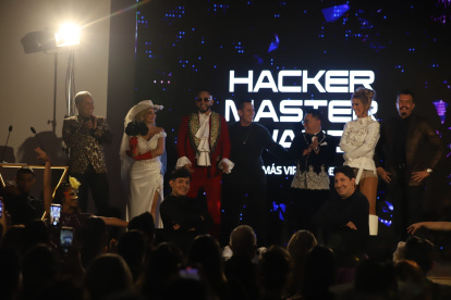 El Centro Comercial Alhambra recibió a personajes polémicos de la televisión.