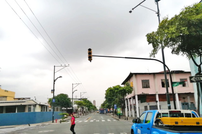 Hecho. Una de las intersecciones con el semáforo apagado.