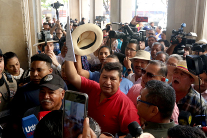 Protesta.- Los agricultores hicieron un plantón el jueves 22 de junio de 2023 en contra de la importación del arroz.