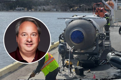 Jay Bloom publicó imágenes de mensajes de texto intercambiados entre él y Stockton Rush, quien murió en el sumergible Titán.