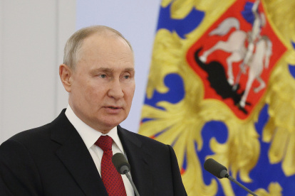 El presidente ruso, Vladimir Putin, pronuncia un discurso durante una reunión con graduados de las instituciones militares de educación superior del país en el Kremlin de Moscú, Rusia, el 21 de junio de 2023.