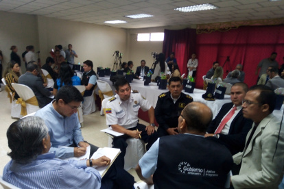 Trabajo. Representantes de varias entidades conformaron las mesas de trabajo.