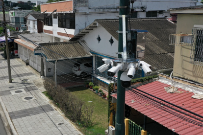 CAMARAS  DE SEGURIDAD INSTALADAS EN UNA ZONA DE LA CIUDADELA URDESA, GUAYAQUIL.