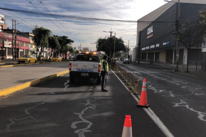 Los vehículos toman vías alternas