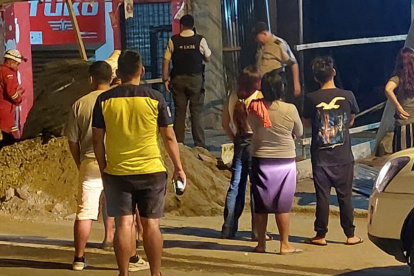 Desconocidos lanzaron un artefacto a un local de electrodoméstico en Pedro Carbo