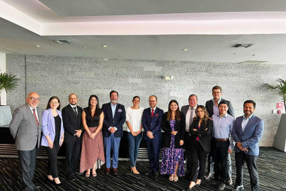 Profesionales.- Los fundadores del Instituto Ecuatoriano de Derecho Aduanero (IEDA).