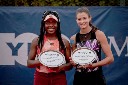 Mell Reasco (i), junto a la también tricolor Camila Romero, ganaron el dobles en el W15 de Argentina. Mell también ganó en singles.