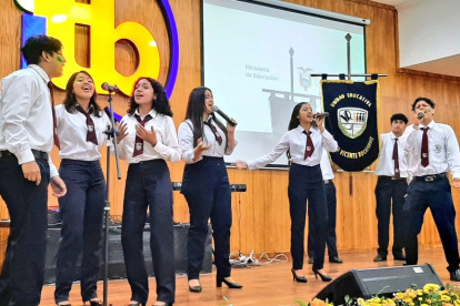 Un grupo de estudiantes del colegio Vicente Rocafuerte participaron en el evento.