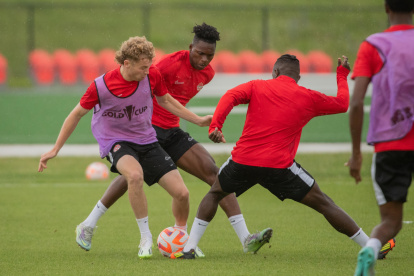 La selección norteamericana entrenó con normalidad en los predios de prácticas.