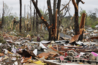 Fotografía de archivo de los estragos causados por un tornado en Georgia (EE.UU.).