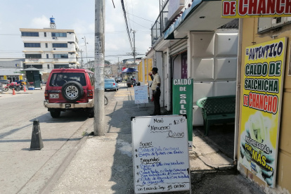 Restaurantes. En el norte de la ciudad de Guayaquil el almuerzo más económico se vende a 2,75 dólares.