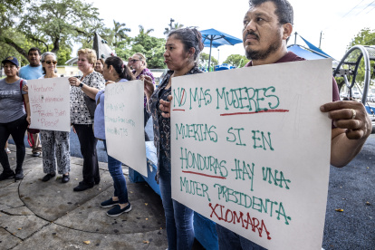 Activistas protestan por la muerte de mujeres en Honduras