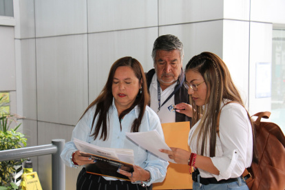 Isabel Vargas, presidenta de la UNE, ingresó los documentos para inscribirse para la campaña por el Yasuní.