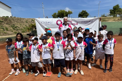 Todos los pequeños competidores que dejaron todo en la cancha durante el Festival de Bolas Rojas y Naranjas.