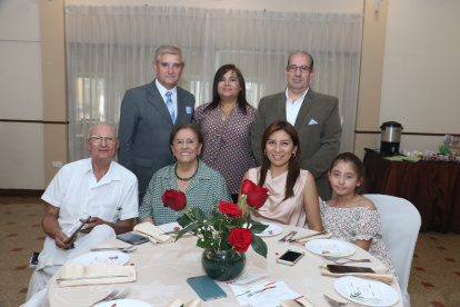 Paolo Ambrosini, Eliana de Ambrosini, Giovanni Ambrosini, Guido Longo, Susana de Ambrosini, Edith de Ambrosini y Luciana Ambrosini.