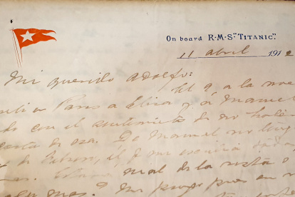 Fotografía de una carta escrita a bordo del Titanic que será subastada en Montevideo (Uruguay).