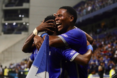 Carabalí y Angulo celebraron el triunfo de Emelec.