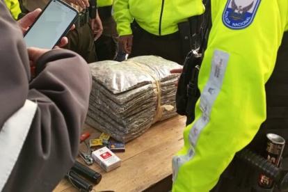 Evidencia. Estos son los paquetes de la sustancia ilícita hallada en el interior de una mochila