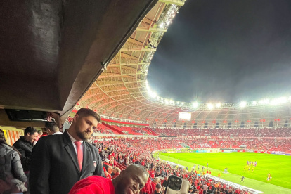 Con mucha emoción, los hinchas del Inter aprovecharon para sacarse fotos con Enner Valencia