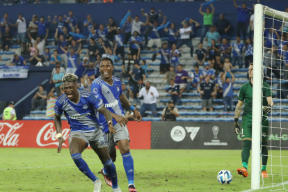 Edgar Lastre festejó de forma emotiva, luego de marcar el gol con el que Emelec venció a Danubio de Uruguay.