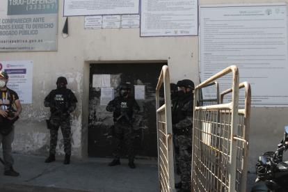 Hecho. Los tres ciudadanos estaban en la cárcel El Inca en la capital, el delito fue cometido el 02 de mayo del 2023