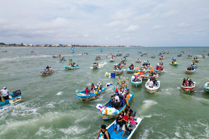 Romería. Decenas de pescadores recorrieron el mar con san Pedro.