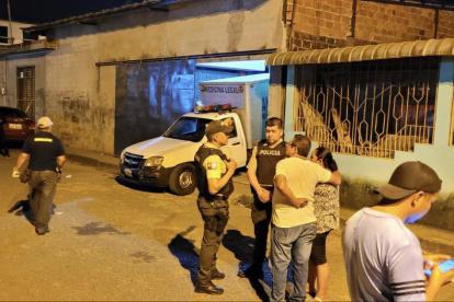 Acciones. La Policía redobló el sector, en medio del nerviosismo de la  población.