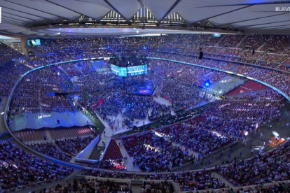 El estadio Cívitas Metropolitano se llenó con casi 70.000 personas que presenciaron la Velada del Año 3