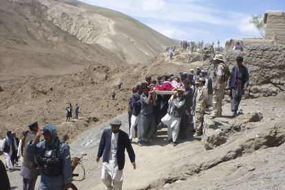 Rescate. Las víctimas fueron rescatadas por la población.
