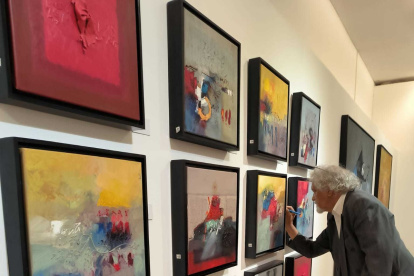 Apertura. Jorge Guillermo Artieda, frente a su obra.