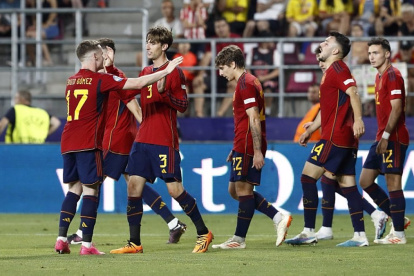 La selección española masculina sub-21 celebra tras la clasificación.

La selección española de fútbol logró este domingo su clasificación oficial para disputar el torneo masculino en los Juegos Olímpicos de París 2024, gracias al triunfo (1-0) del combinado de Inglaterra sobre Portugal en los cuartos de final del Campeonato de Europa sub-21, que se está disputando en Rumanía y Georgia.

EUROPA ESPAÑA DEPORTES
RFEF