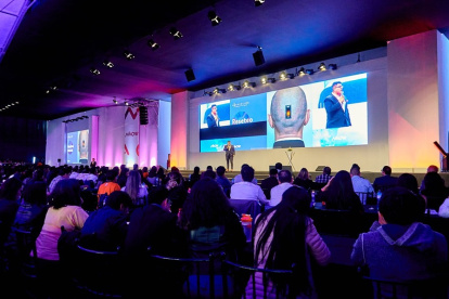 Reconocimiento. Echeverría ha sido orador e instructor de importantes eventos, dentro y fuera del país ibérico.