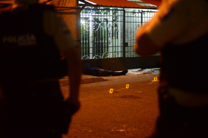 Una de las imágenes más comunes que en la actualidad se ven en barrios populosos de Guayaquil.