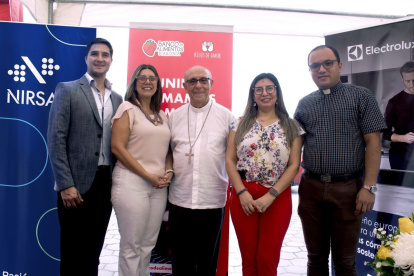 Inauguración. Donantes y miembros de Diakonía, el pasado 20 de junio.
