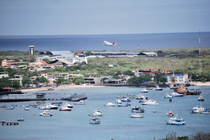 Fotografía del Puerto Baquerizo Moreno en la isla de San Cristóbal, en los Galápagos (Ecuador).