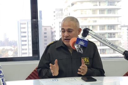 Hecho. Los uniformados fueron golpeados por varias personas a la vez. El comandante de la Policía condenó el hecho.