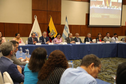 Autoridades del CNE desarrollaron conversatorio sobre las elecciones