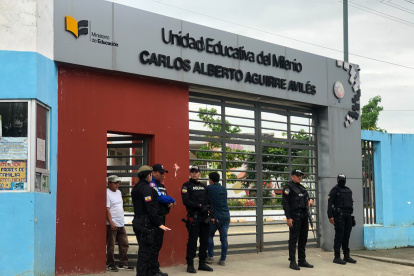 Los uniformados cumplen rondas en ambos planteles mediante el proyector Escuela Segura.