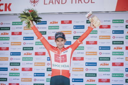 Jhonatan Narváez y su celebración tras ganar la tercera etapa y mantener el liderato del Tour de Austria. Está a dos jornadas de la corona.
