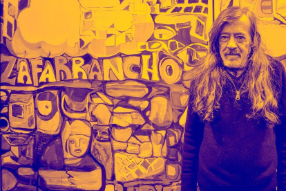 El pintor Miguel Varea (1948-2020), junto a una de sus obras.