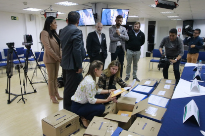 Material. El 17 de mayo, el perito Roberto Meza recibió 26.444 hojas que contenían documentos para su trabajo.