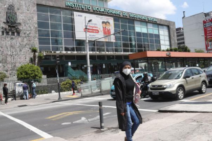 Los presidenciables se alejan de privatizar el IESS