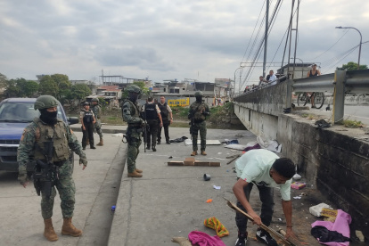 Solicitud. La comunidad exige la presencia militar en todo el cantón y a diario.