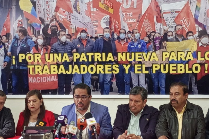 Gremios de trabajadores rechazan propuesta de reforma del IESS para jubilados