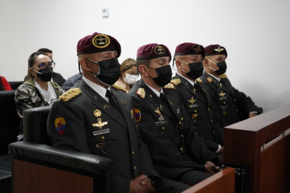 Diligencia. Uniformados durante la audiencia preparatoria de juicio en el caso 30S.