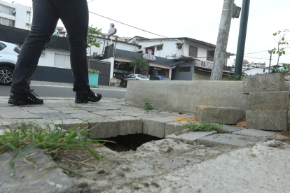 CALLE GUAYACANES DE URDESA...... FD MIGUEL CANALES..  4-07-2023