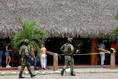 Militares prestan seguridad en el lugar donde fue asesinado un policía, en el municipio de El Zulia, en el departamento de Norte Santander (Colombia).