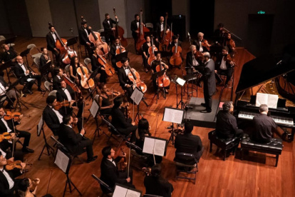 La Orquesta Filarmónica Municipal está dirigida por el maestro Manuel Campos.